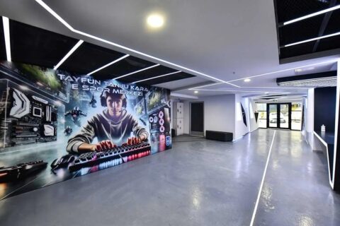 Tayfun Tanju Kara E-Sport Center 1